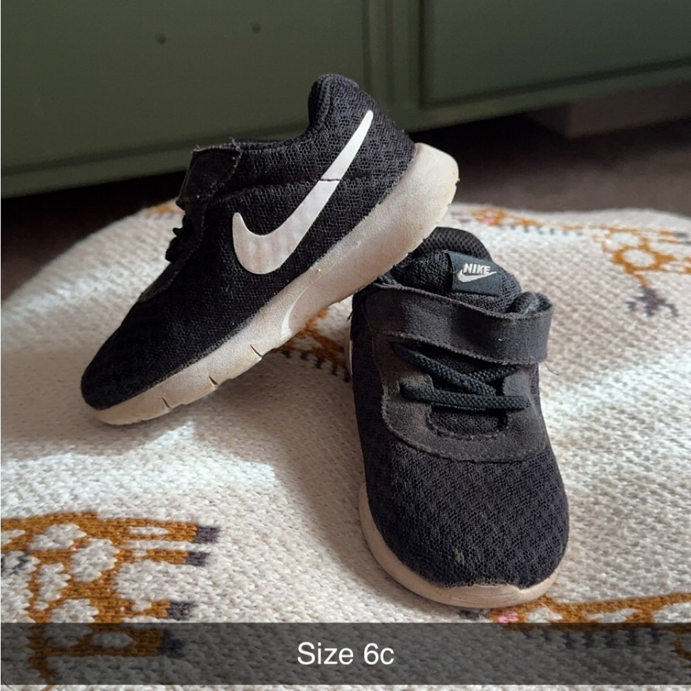 Nike Kids Black and White Athletic Shoes - Size 6C